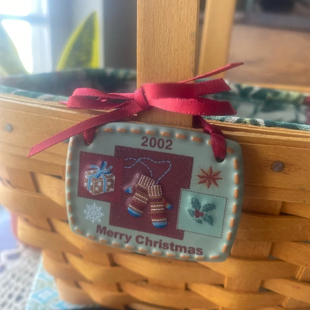 Longaberger 2002 Festive Holiday Christmas Woven Basket with Red Accents